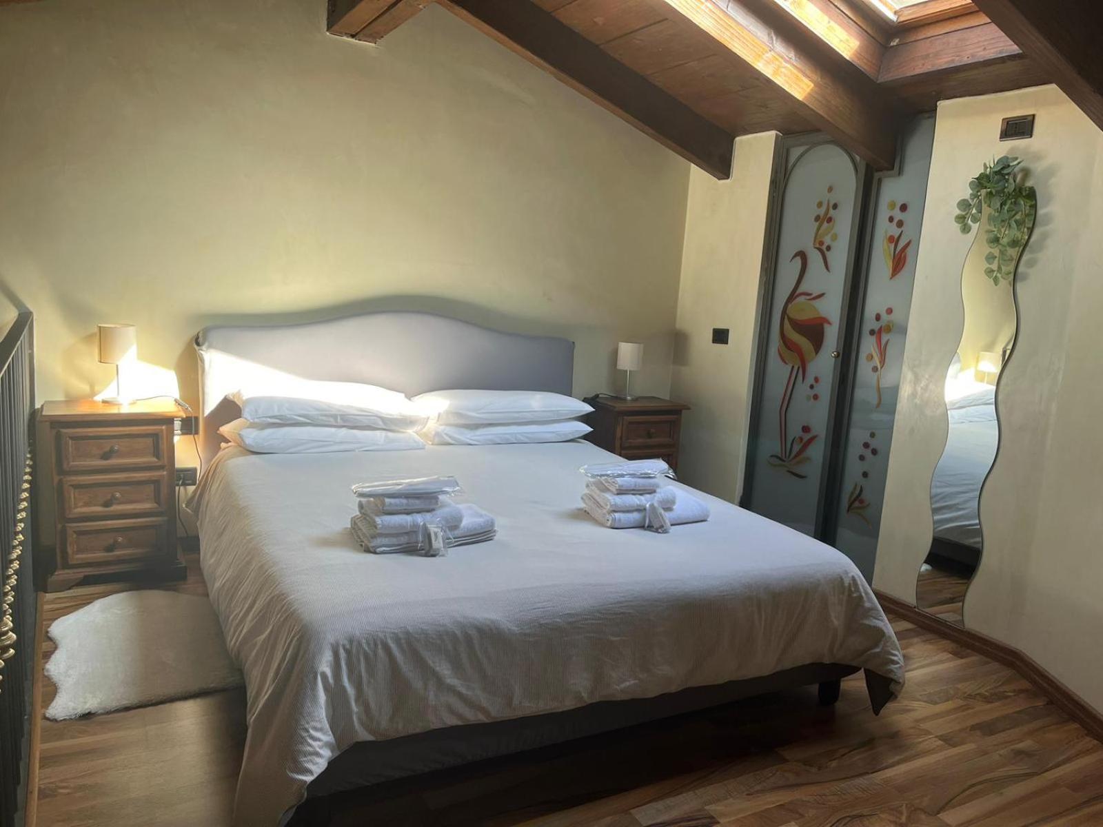 Bilocale Dafne Abbadesse Guest House Milánó Kültér fotó