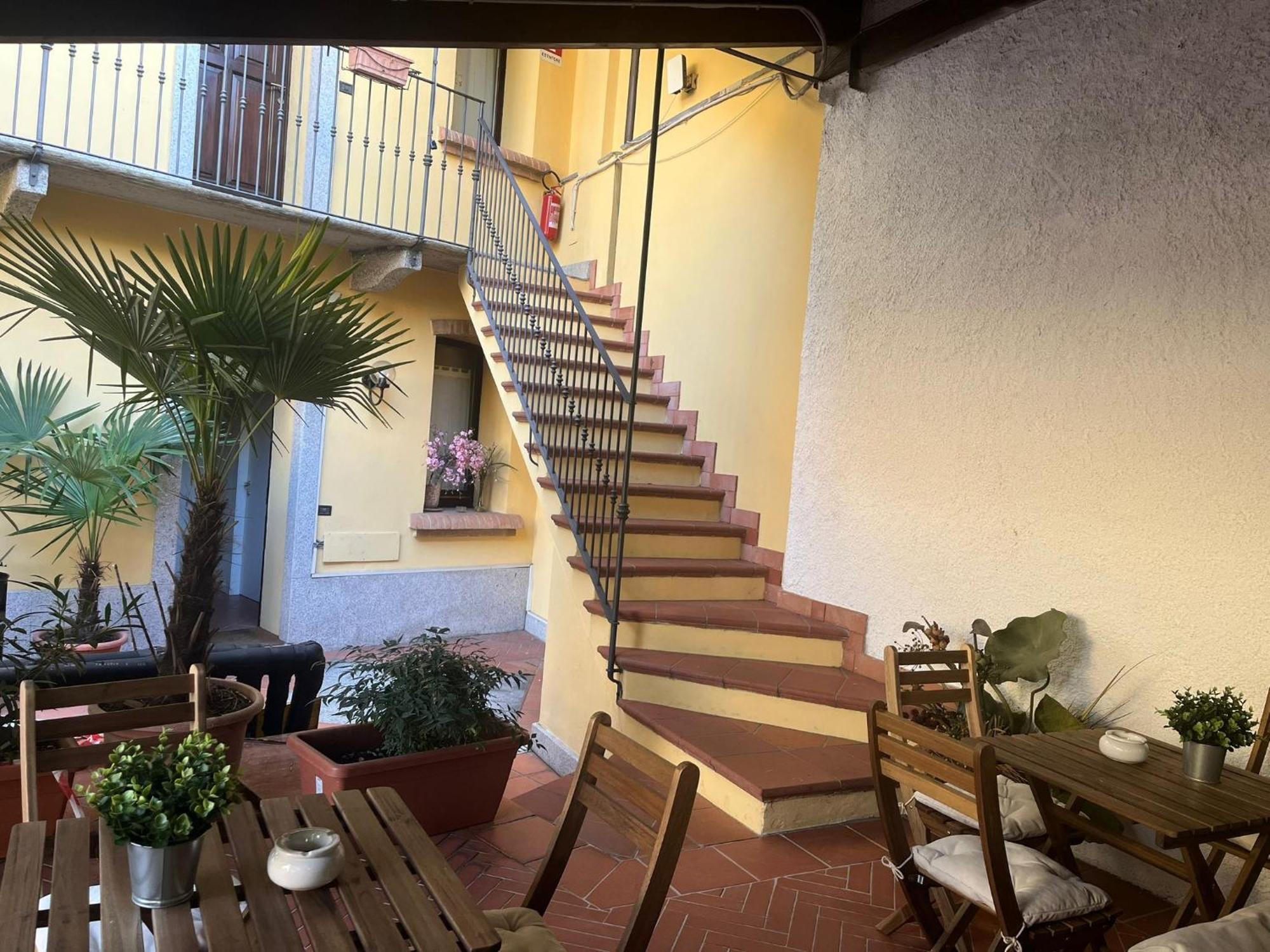 Bilocale Dafne Abbadesse Guest House Milánó Kültér fotó