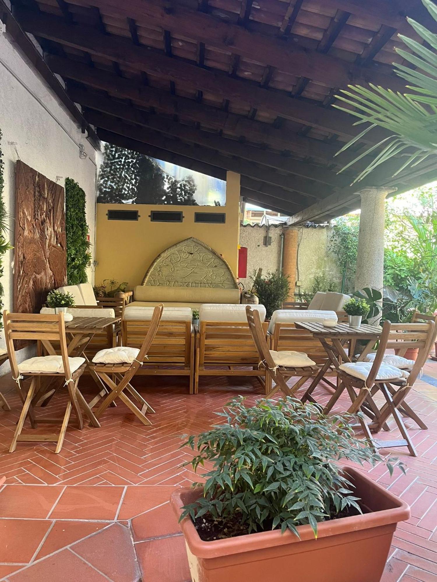 Bilocale Dafne Abbadesse Guest House Milánó Kültér fotó